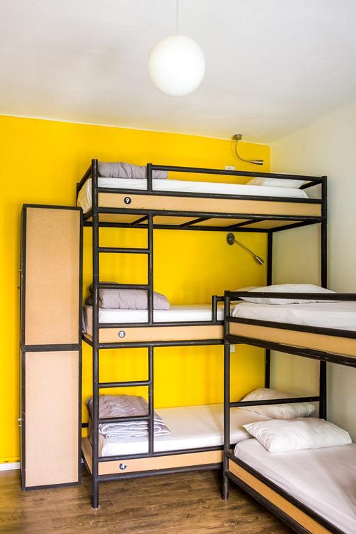 Destil Hostel Tirana Bagian luar foto