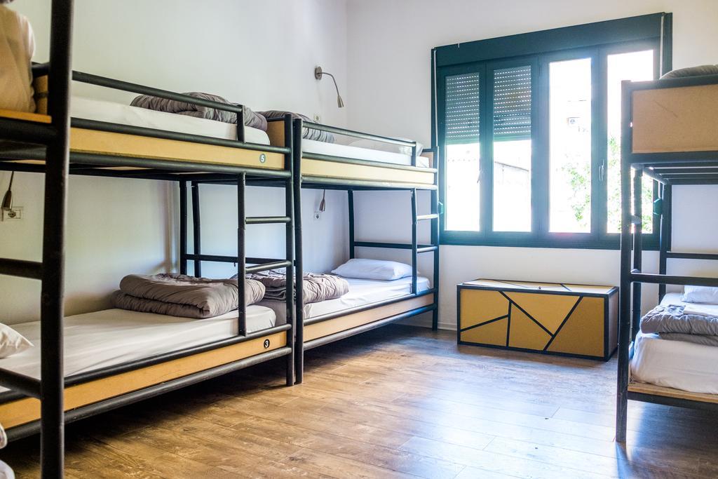 Destil Hostel Tirana Bagian luar foto
