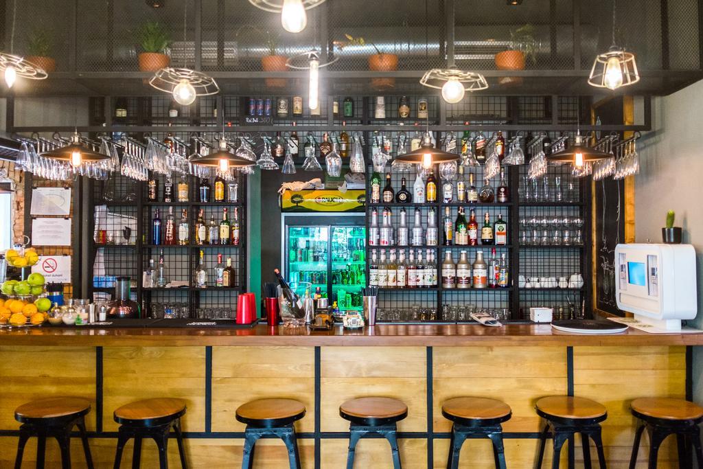 Destil Hostel Tirana Bagian luar foto
