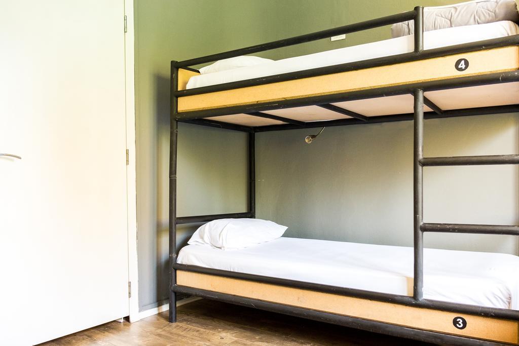 Destil Hostel Tirana Bagian luar foto