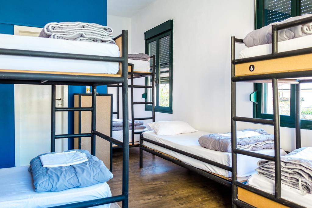 Destil Hostel Tirana Bagian luar foto