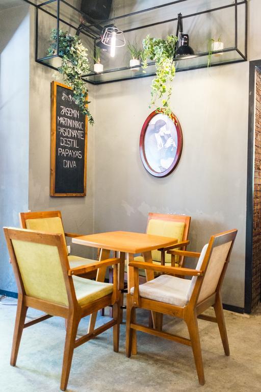 Destil Hostel Tirana Bagian luar foto