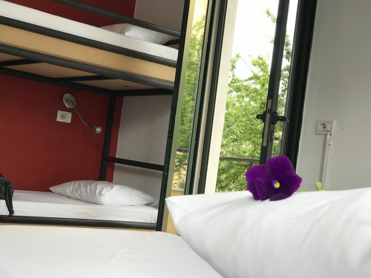 Destil Hostel Tirana Bagian luar foto
